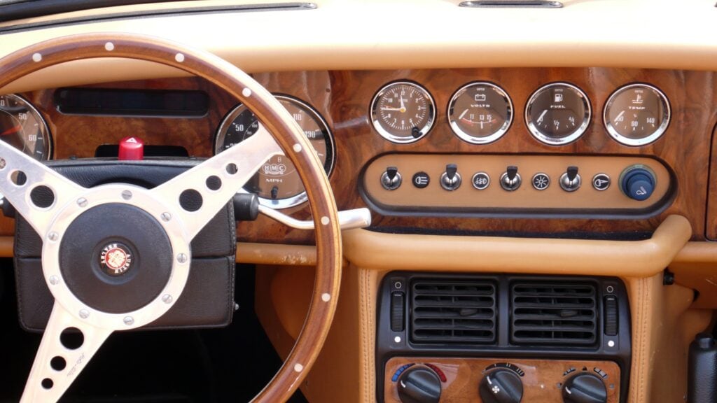 Cockpit eines Austin Healey MK III